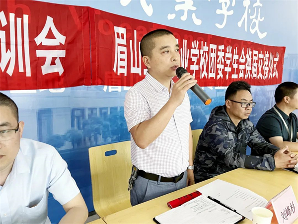 党支部书记讲话.jpg